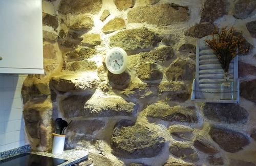 Peguerinos Cottage | Inviting House in Peguerinos: Hot Tub, Garden & Fireplace