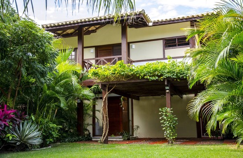 Praia do Forte House | Beautiful House in Praia do Forte with Oceanfront Amenities