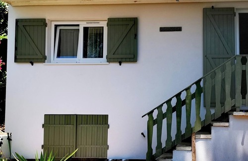 Le Castellet House | House in private residence with garden, private parking and shared swimming pool