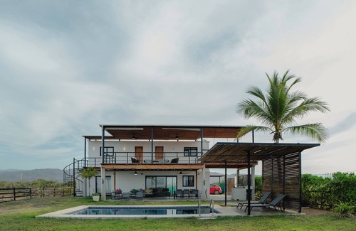 San Pedro Mixtepec House | House in Puerto Escondido, Playa Palmarito: 3 bedrooms 3 bathrooms, pool and garden