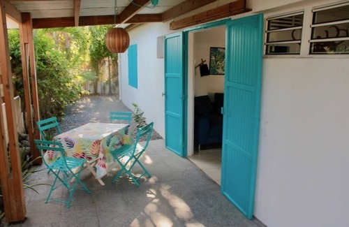Etang Sale Les Bains House | Cozy House in Saint Paul: Near Market and Beautiful Beaches