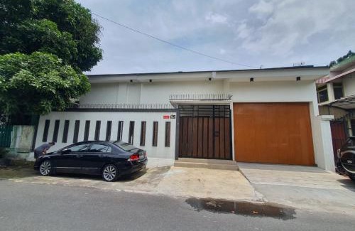Laweyan House | Family-Friendly House in Surakarta for Memorable Stays