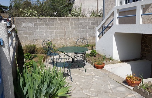 Saint-Briac-sur-Mer House | Tranquil House Steps from the Beach in Saint Briac