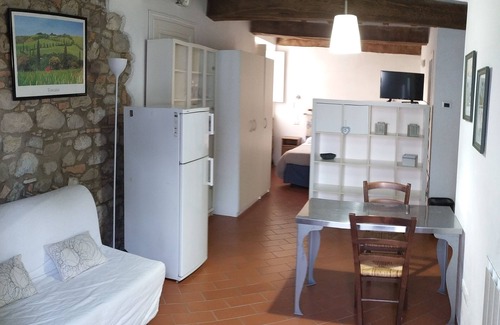 Barberino di Mugello House | Idyllic Tuscan Countryside Retreat with Pool & Lake Views