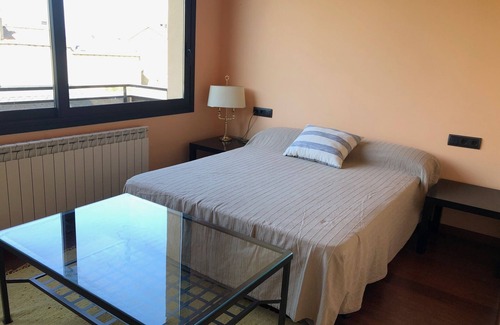 Vilallobent House | Ideal Family Retreat in Town Center for Memorable Getaways