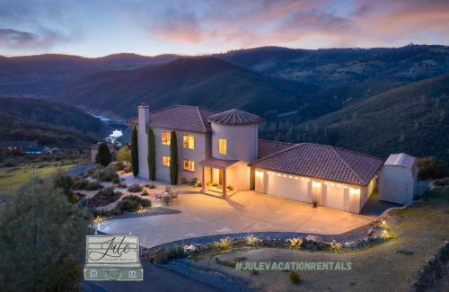 Greater Sacramento House | Elevated Retreat: House In The Clouds with Hot Tub
