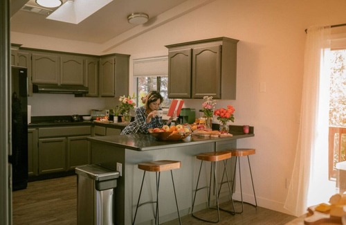 Redding House | Idyllic West Side House in the Clouds with Breakfast Included