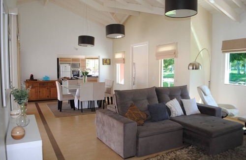 Paranapanema Cottage | Relaxing House in the Dam: Pool & Nature-Filled Suites