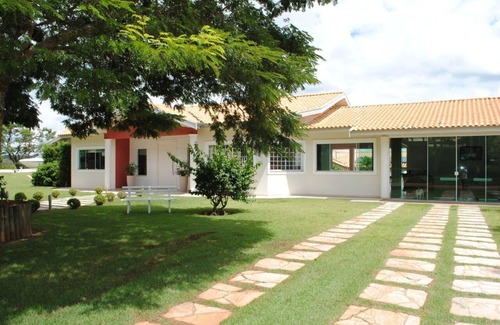 Paranapanema Cottage | Relaxing House in the Dam: Pool & Nature-Filled Suites