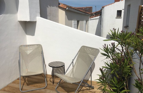 La Tranche-sur-Mer House | Prime City House with Ocean View & South-Facing Terrace