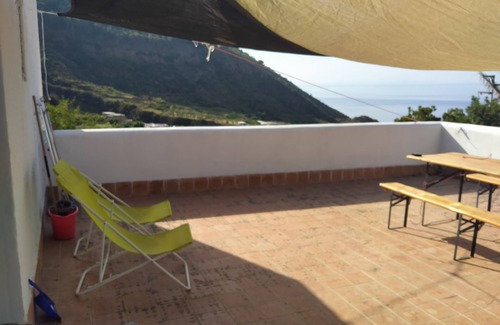 Leni House | Idyllic House in the Hills with Vineyard and Pool