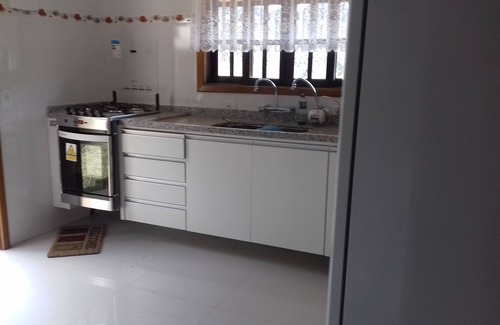 Campos do Jordao House | Mountain Retreat: Cozy 3-Bedroom House with Spa Amenities