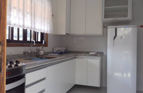 Campos do Jordao House | Mountain Retreat: Cozy 3-Bedroom House with Spa Amenities