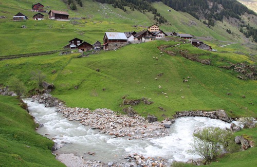 Wassen Ski Chalet | Idyllic House Surrounded by the Swiss Alps with Breakfast & More