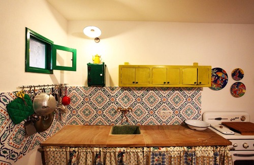 Mistretta House | Mountain Retreat: Perfect Getaway Near the Sea Awaits