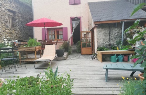 Ustou House | Mountain Retreat in Ariège: Spa & Family-Friendly Stay