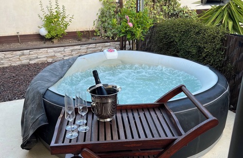 Montmirat House | House in the south swimming pool/jaccuzi