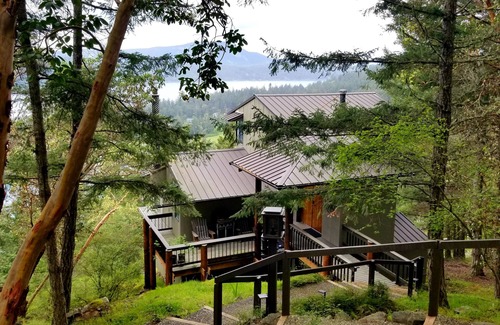 Rosario House | Tree Tops Retreat: Pet-Friendly Stay with Top Reviews