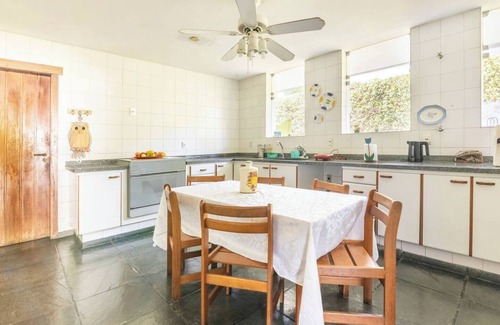 Lorena House | Relaxing Getaway with Pool and Barbecue in Lorena-SP