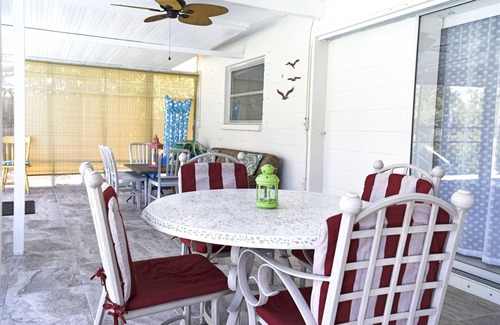 Venice Gardens House | Waterfront House in Venice Gardens with Heated Pool & Wi-Fi