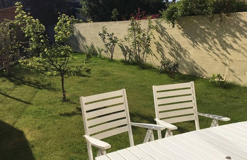 Jussieu House | Ecological House in Versailles with Garden Near the Castle