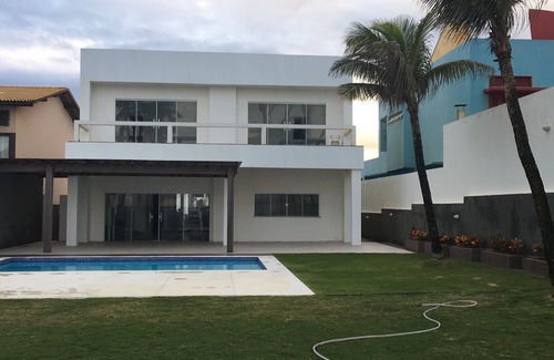 Vilas do Atlantico House | Relaxing House in Vilas do Atlantico with Ocean View & Pool