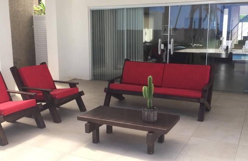 Vilas do Atlantico House | Relaxing House in Vilas do Atlantico with Ocean View & Pool