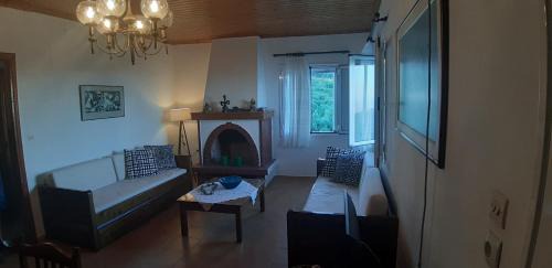 Kamarina House | Pet-Friendly House in Zaloggo with Oceanfront Views