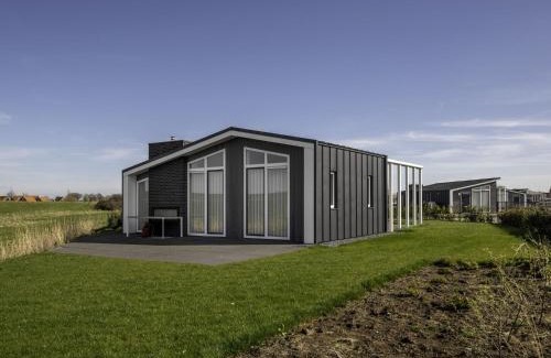 Wemeldinge House | Modern Chalet with Unobstructed Views in Zeeland
