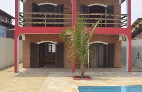 Raul Cury House | Relax at House Itanhaem: Pool & Steps from the Beach