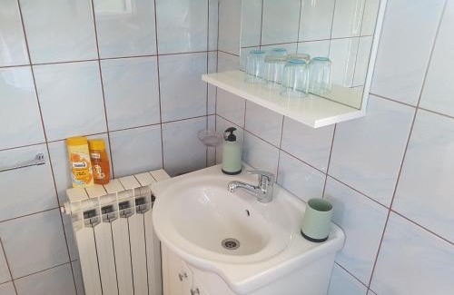 Seliste Dreznicko Apartment | House Jelena: 4-Star Pet-Friendly Retreat with Ocean Views