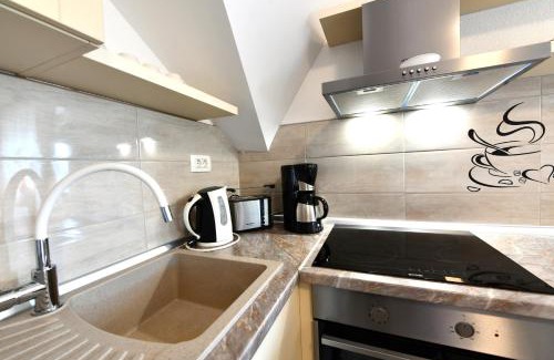 Seliste Dreznicko Apartment | House Jelena: 4-Star Pet-Friendly Retreat with Ocean Views