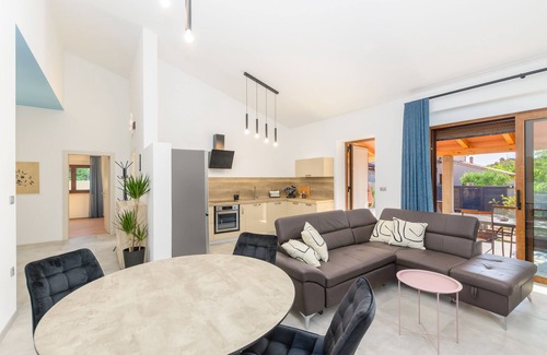 Pomer House | House Julia: Oceanfront Retreat with Perfect Review Score