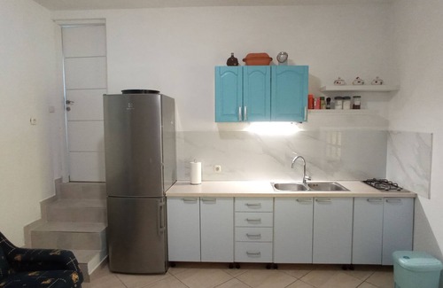 Tkon House | Oceanfront House Lanterna - Family-Friendly Getaway in Tkon