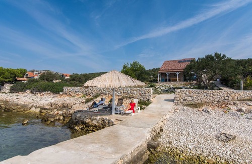 Tkon House | Oceanfront House Lanterna - Family-Friendly Getaway in Tkon