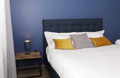 Senlis House | Spacious House Le Chapitre: Ideal for Family Getaways