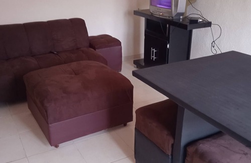 El Salto House | Convenient Stay Just 10 Minutes from the Airport