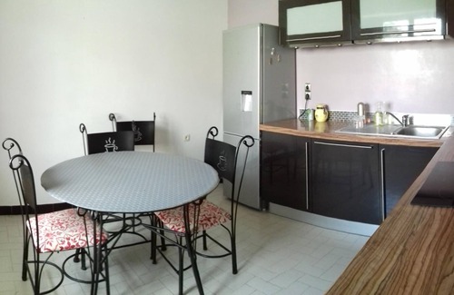 Grans House | Idyllic Retreat in Grans: Pool, Spa & Perfect Location