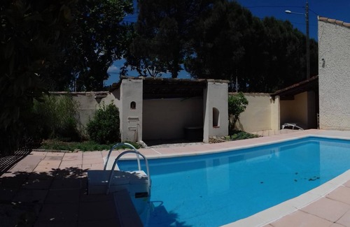 Grans House | Idyllic Retreat in Grans: Pool, Spa & Perfect Location