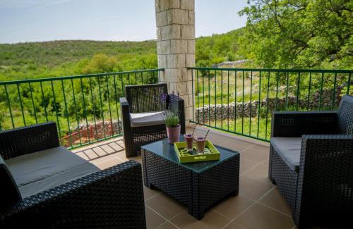 Municipality of Klis House | Relax at House Lucia: 4-Star Stay with Pool & Family Fun