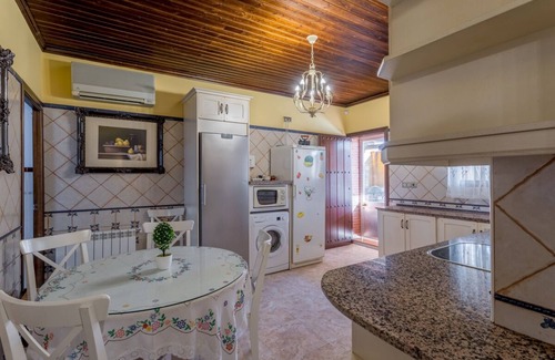 Fuentes de Andalucia Ski Chalet | Guest Rated 10/10: House Ludima with Private Pool & Kitchen