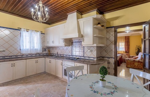 Fuentes de Andalucia Ski Chalet | Guest Rated 10/10: House Ludima with Private Pool & Kitchen