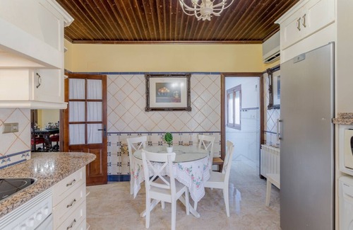 Fuentes de Andalucia Ski Chalet | Guest Rated 10/10: House Ludima with Private Pool & Kitchen
