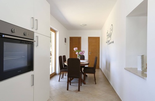 Sestanovac House | Discover House Marijan in Šestanovac - Pet Friendly Oasis