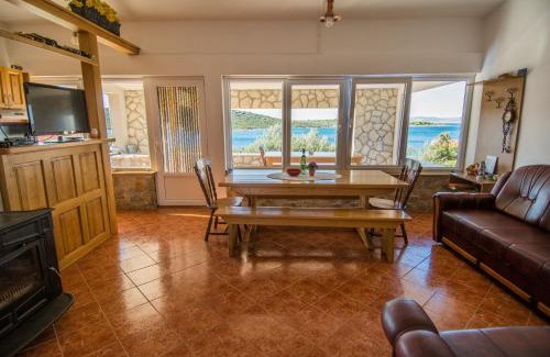 Tkon House | House Marko: Family-Friendly Retreat with Perfect Ratings