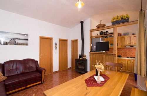Tkon House | Oceanfront House Marko: Family-Friendly Retreat in Tkon