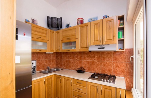 Tkon House | Oceanfront House Marko: Family-Friendly Retreat in Tkon