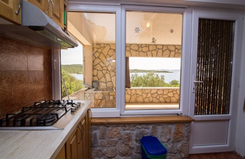 Tkon House | Oceanfront House Marko: Family-Friendly Retreat in Tkon