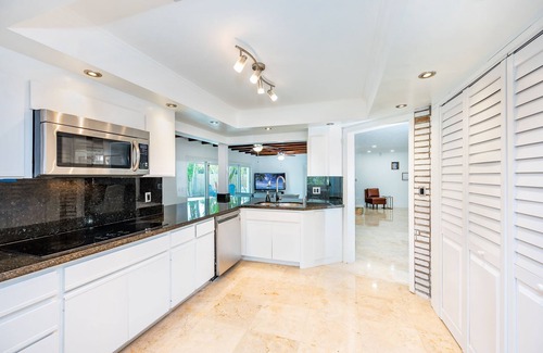 Miami Springs House | Inviting Miami Pool House Near Airport and Top Attractions