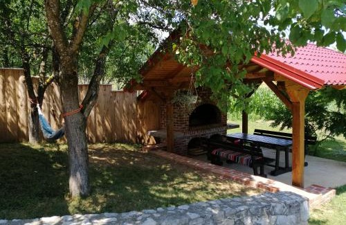 Catrnja Apartment | Exceptional House Mihaela&nina: Pet-Friendly Retreat
